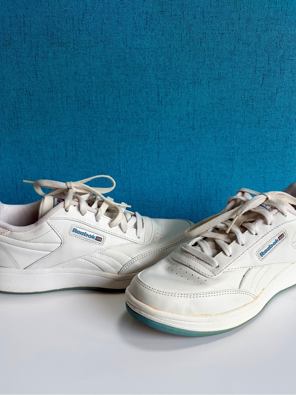 Reebok Woman’s White Leather Sneakers with Teal Accent Size 9.5